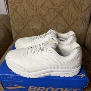 Brooks Addiction Walker 2 Womens Size 9.5D White Athletic Leather Shoes Sneakers